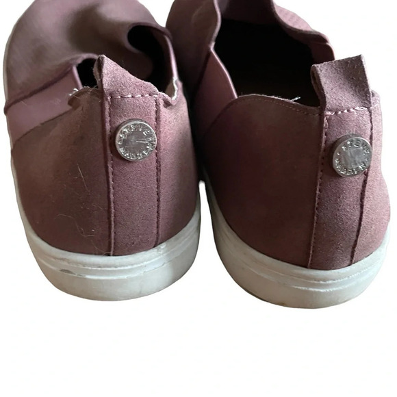 Steve Madden • Pink Janzer Slip On Sneaker - Picture 4 of 7
